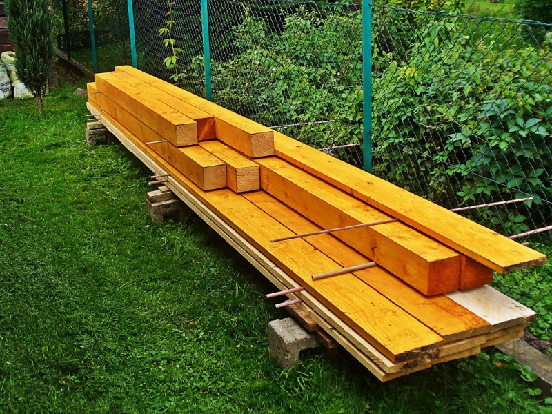 ebeniste-GRASSE-min_boards_the_rafters_joinery_tree_painting_wood_colored_paint-871508